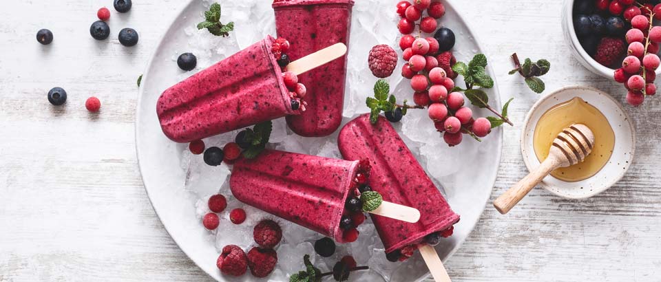 Berry lemonade popsicles